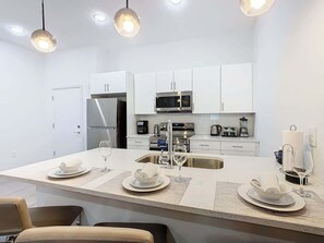 Fridge, microwave, oven, stovetop - 5BR/4BA Retreat w/Pool, Near Disney & Universal (Davenport)