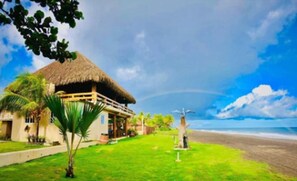On the beach, black sand - Hotel Pazifico Monterrico (Taxisco)