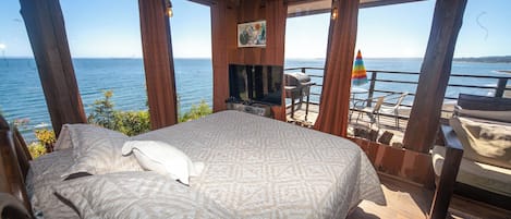 Deluxe House | Individually decorated, individually furnished, bed sheets