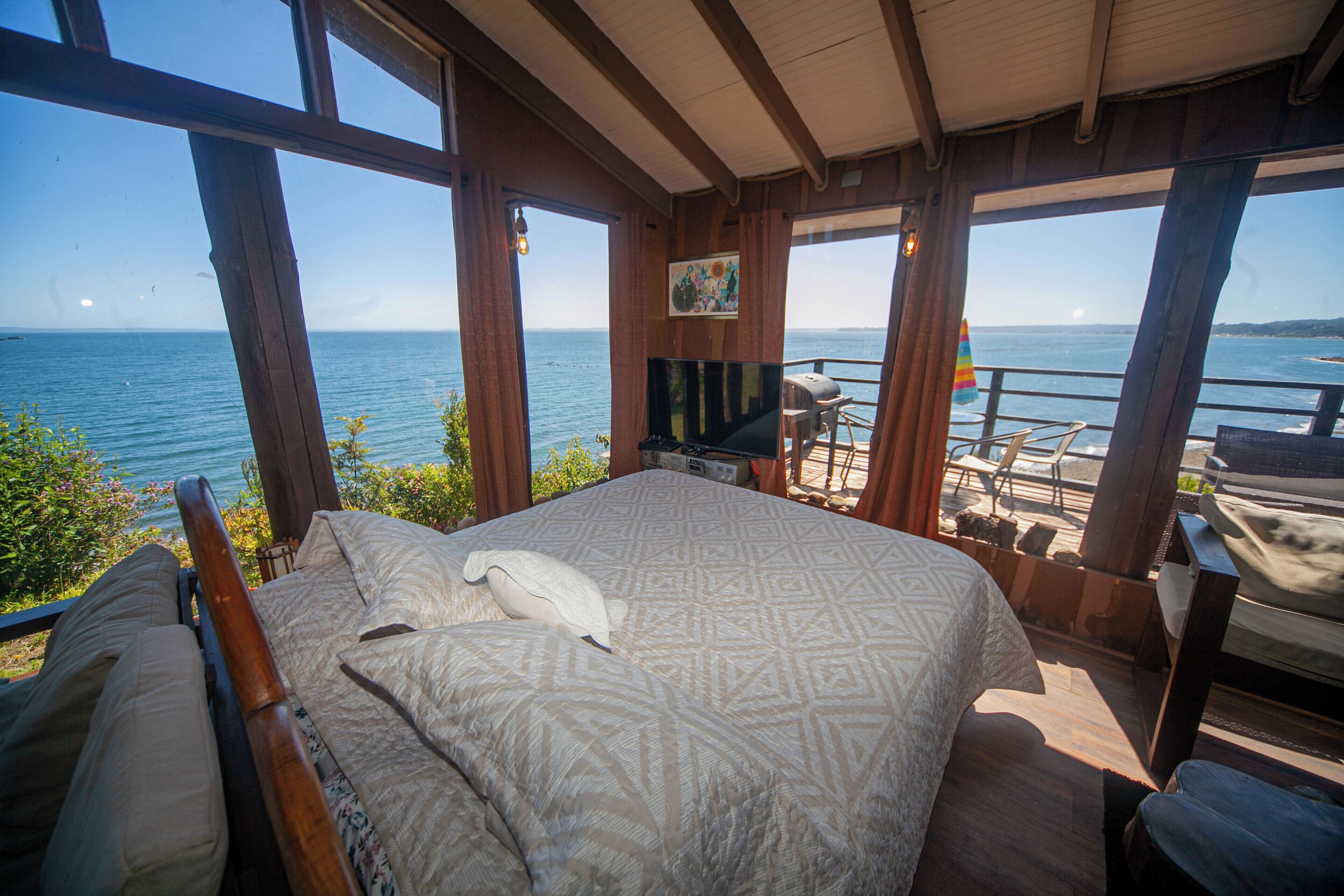 Deluxe House | Individually decorated, individually furnished, bed sheets