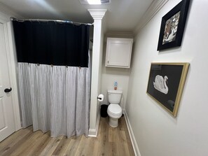 Towels, soap, shampoo, toilet paper
