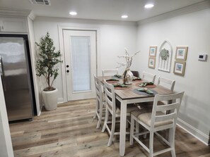 Dining - Good Times on 56 (Chauvin)