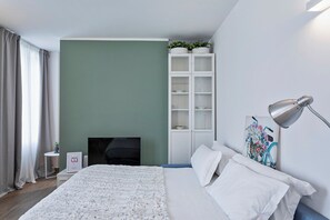 Tabla de planchar con plancha, cunas, wifi gratis y ropa de cama 