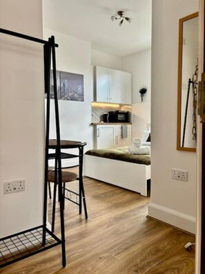 1 Schlafzimmer, Bügeleisen/Bügelbrett, kostenloses WLAN, Bettwäsche