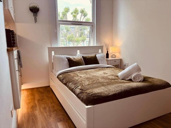 1 habitación, tabla de planchar con plancha, wifi gratis y ropa de cama 