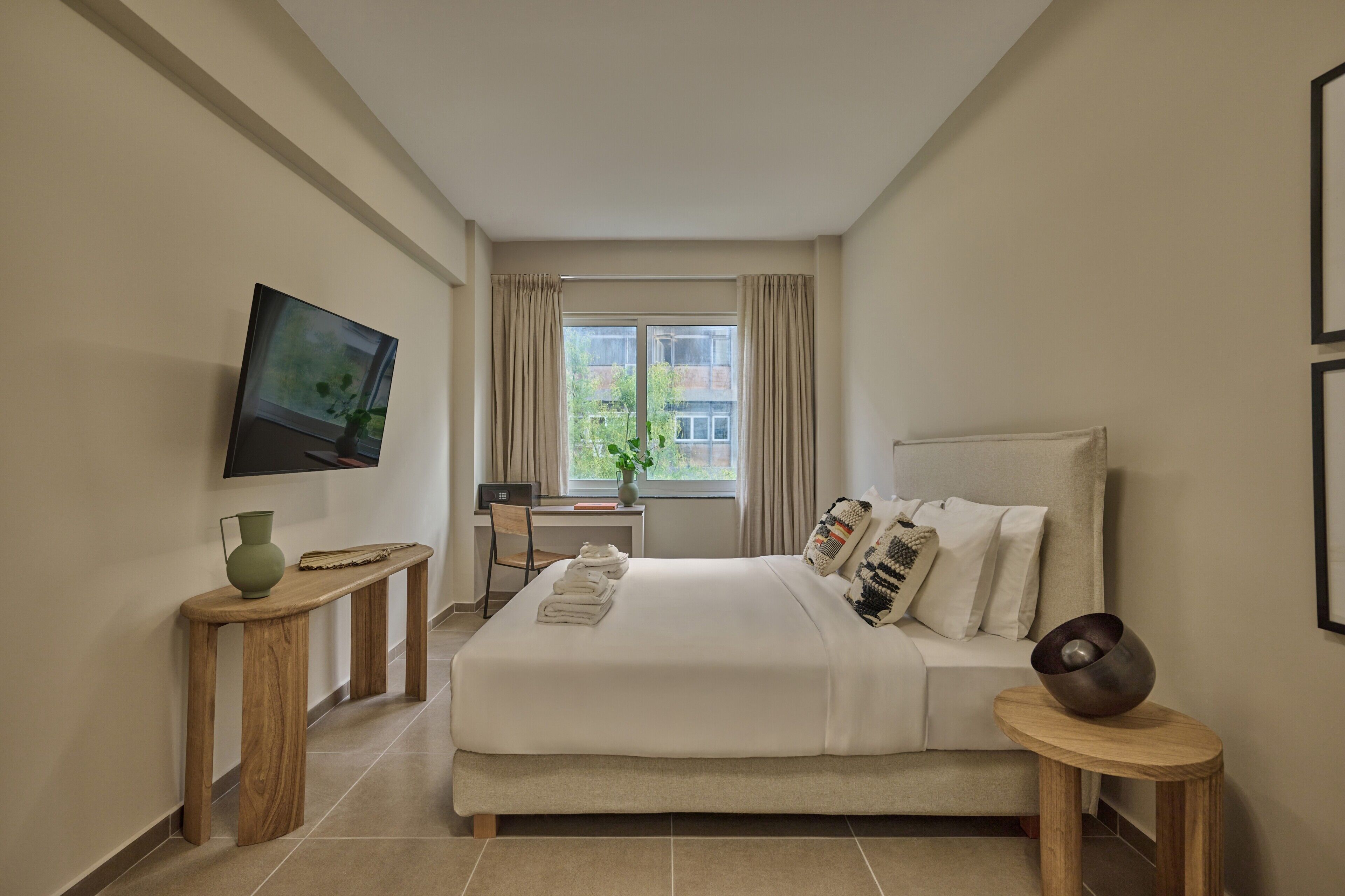 Suite, 1 Bedroom | Minibar, in-room safe, desk, laptop workspace