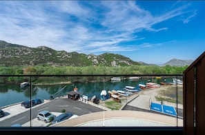 Suite, Balkon, Seeblick | Terrasse/Patio
