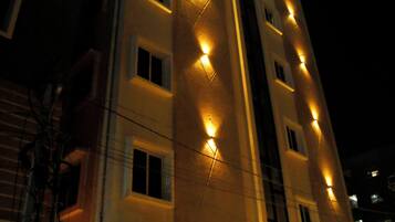 Superior Room, 1 King Bed, City View | City view