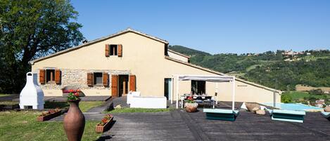 تناول الطعام بالخارج