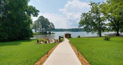 Beautiful Lake Sinclair Retreat w/ Dock & Deck!