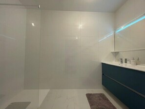 Hårføner og håndklær