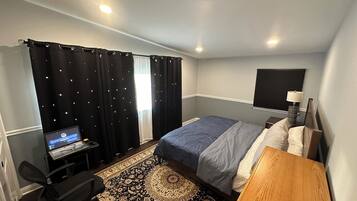 3 bedrooms, desk, iron/ironing board, travel crib
