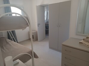 2 bedrooms, iron/ironing board, travel cot, free WiFi - House Cellina Elegance and nature with private terrace 3 km from the Ionian Sea (Santa Chiara)