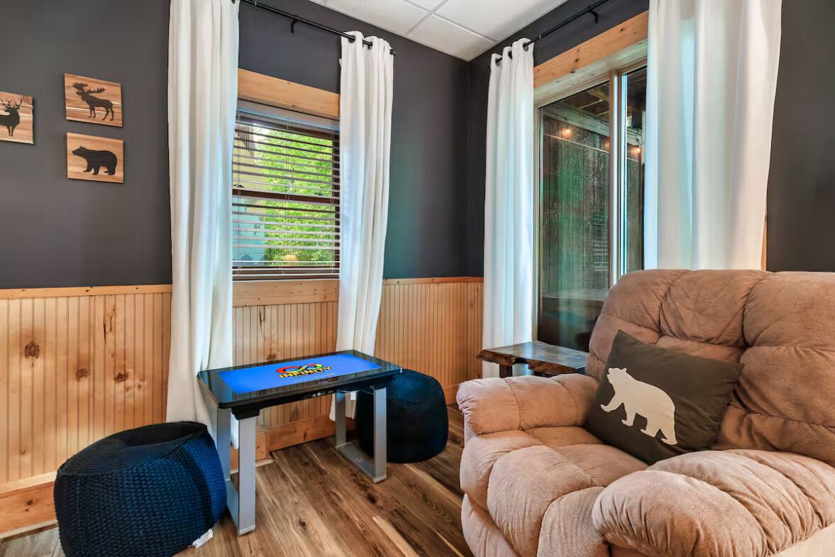 Smoky Mtn Retreat! Game Rm, Hot Tub, & Fishing! - Wears Valley, TN