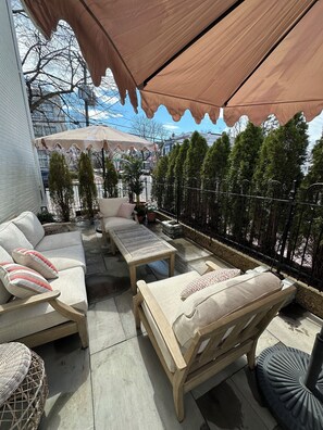 Terrace/patio - Luxury townhome in Old town 2 blocks to King Street (Alexandria)