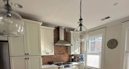 Luxury townhome in Old town 2 blocks to King Street