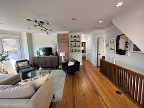 Smart TV, computer monitors - Luxury townhome in Old town 2 blocks to King Street (Alexandria)