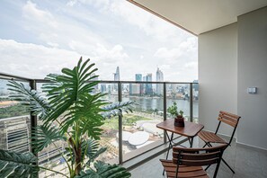 Leilighet – superior, 2 soverom, privat bad, byutsikt | Terrasse/patio