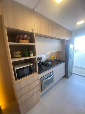 Full-sized fridge, microwave, stovetop, blender - Flat VIP Vista Mar by La Playa (Ipojuca)