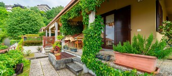 Crimson Apartment by Wonderful Italy