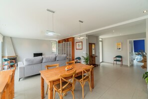 Dining - Casa Majestic: Sophistication and comfort (Cunit)