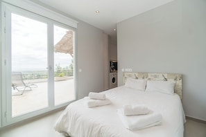 6 bedrooms, WiFi, bed sheets