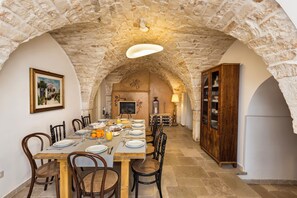 Dining - Terra Sessana. Blue Villa with private pool, spa and steam room (Puglia)