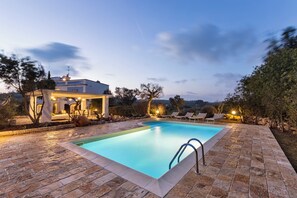 Outdoor pool - Terra Sessana. Blue Villa with private pool, spa and steam room (Puglia)