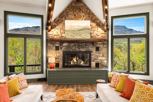 Hidden Castle: Secret Rooms, Sleeps 20, Hot Tub