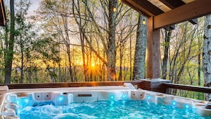 Outdoor spa tub - Hidden Castle: Secret Rooms, Sleeps 20, Hot Tub (Banner Elk)