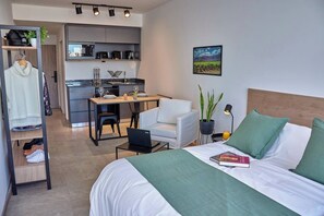 1 bedroom, desk, WiFi, bed sheets - Céntrico Studio Para 2 Personas (Buenos Aires)