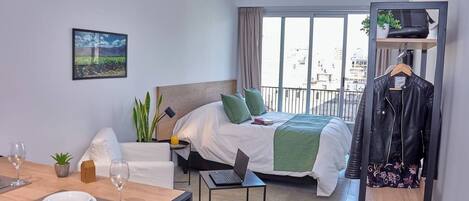 1 bedroom, desk, WiFi, bed sheets