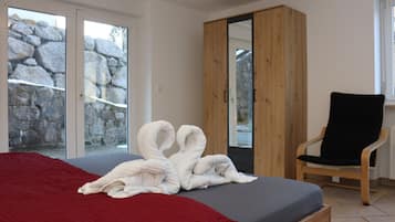 2 bedrooms, desk, free WiFi, bed sheets