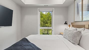 2 bedrooms, iron/ironing board, travel cot, free WiFi