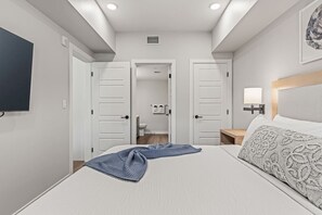 2 bedrooms, iron/ironing board, travel cot, free WiFi