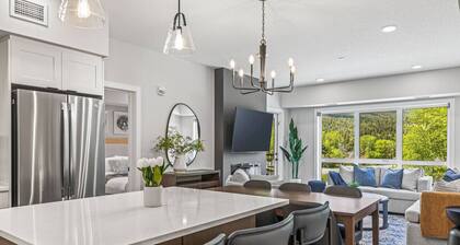 Brand New Condo, Mountain Views