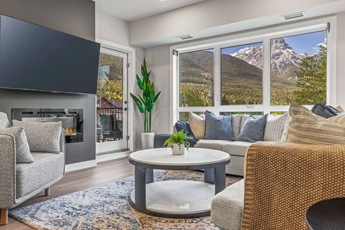 Brand New Condo, Mountain Views