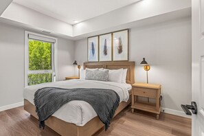 2 habitaciones, tabla de planchar con plancha y cuna de viaje 