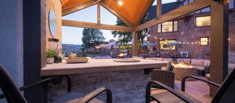 The Beatrice Estate Hot Tub Family Friends