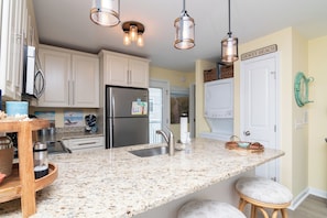 Fridge, microwave, oven, stovetop - Dewey Sunset (Dewey Beach)