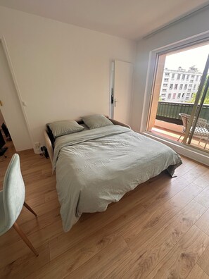 1 bedroom, iron/ironing board, WiFi, bed sheets - Bright studio near Paris (Fontenay-aux-Roses)