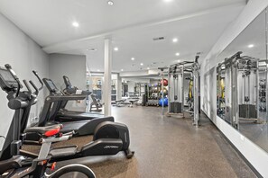 Fitness facility - Huge Luxury Studio Apartment in Nevele22 - Chicago River West (Chicago)