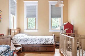 3 chambres, coffres-forts dans les chambres, bureau