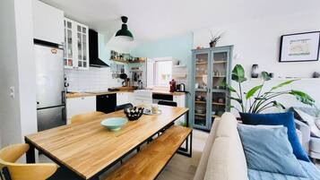 Deluxe Townhome | Living area