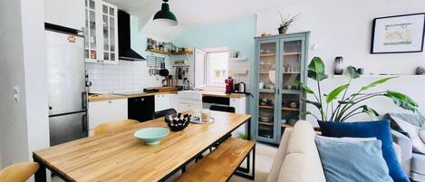 Deluxe Townhome | Living area