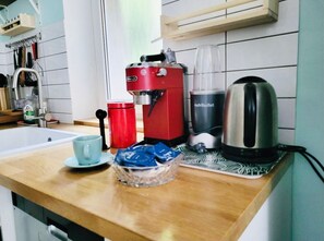 Deluxe Townhome | Shared kitchen facilities
