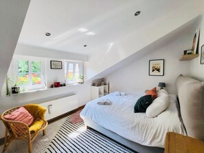 Deluxe Townhome | 2 bedrooms, iron/ironing board, free WiFi