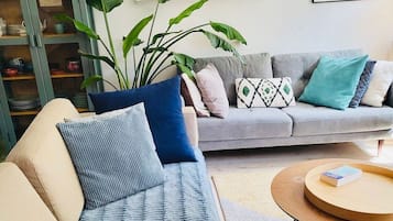 Deluxe Townhome | Living area