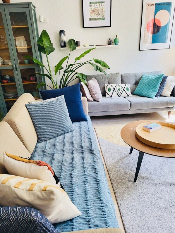 Deluxe Townhome | Living area