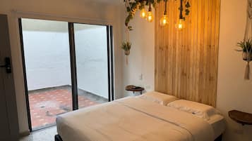 Habitación senior doble, 1 cama Queen size, en el área del jardín | Wifi gratis y ropa de cama